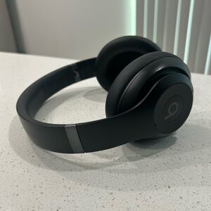 Beats Studio Pro Wireless Noise Cancelling Headphones Black Working Tested